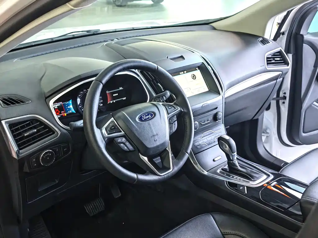 Ford Edge 2019 — фото 15