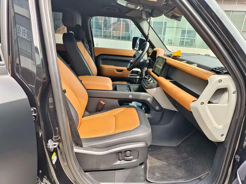 Land Rover Defender 2023 — фото 10
