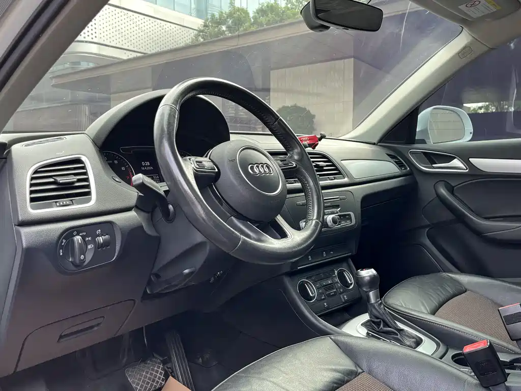Audi Q3 2016 — фото 12