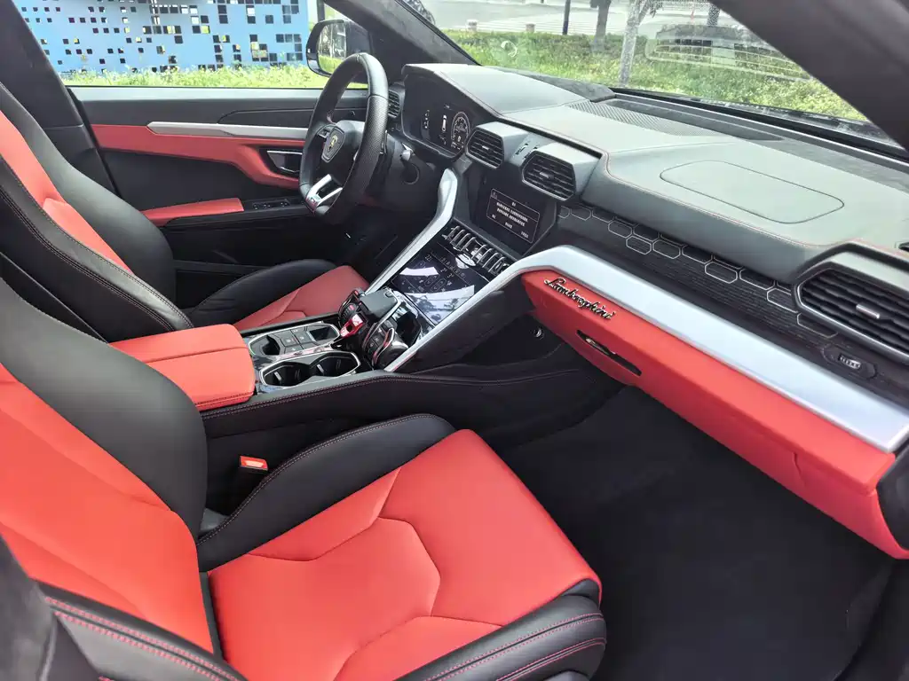 Lamborghini Urus 2019 — фото 9