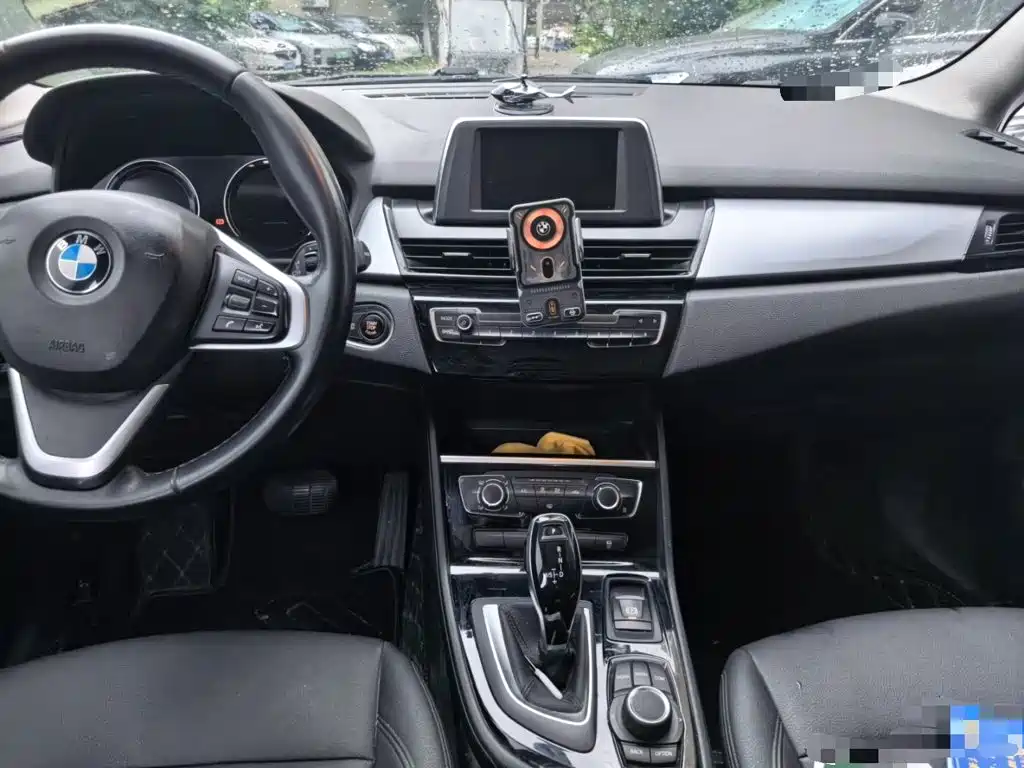 BMW 2 Series Wagon 2018 — фото 10
