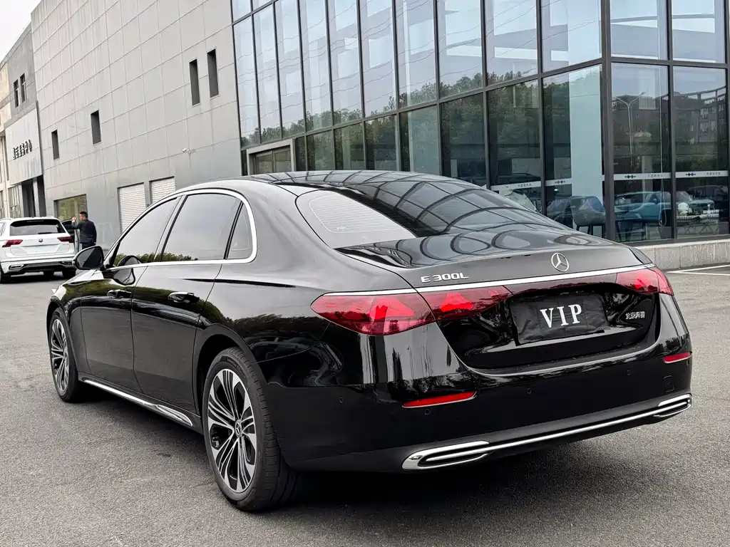 Mercedes-Benz E-Class 2025 — фото 15