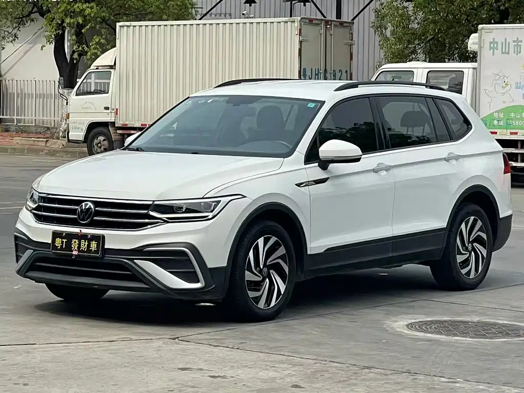 Volkswagen Tiguan L 2022 — фото 1