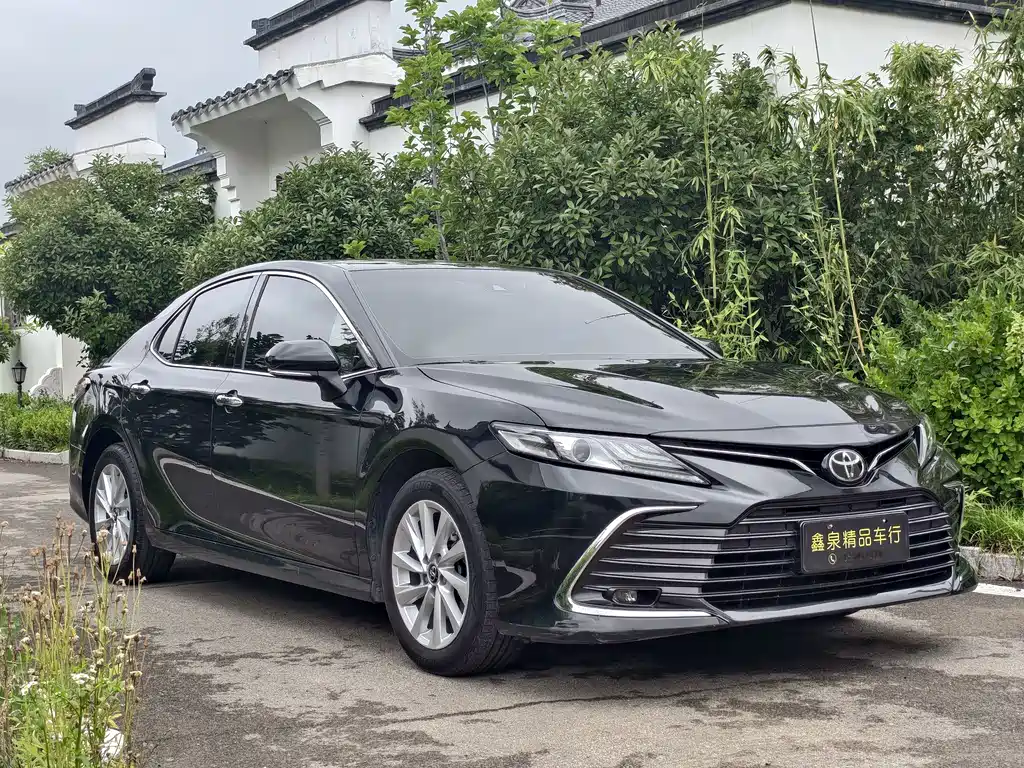Toyota Camry 2023 — фото 3