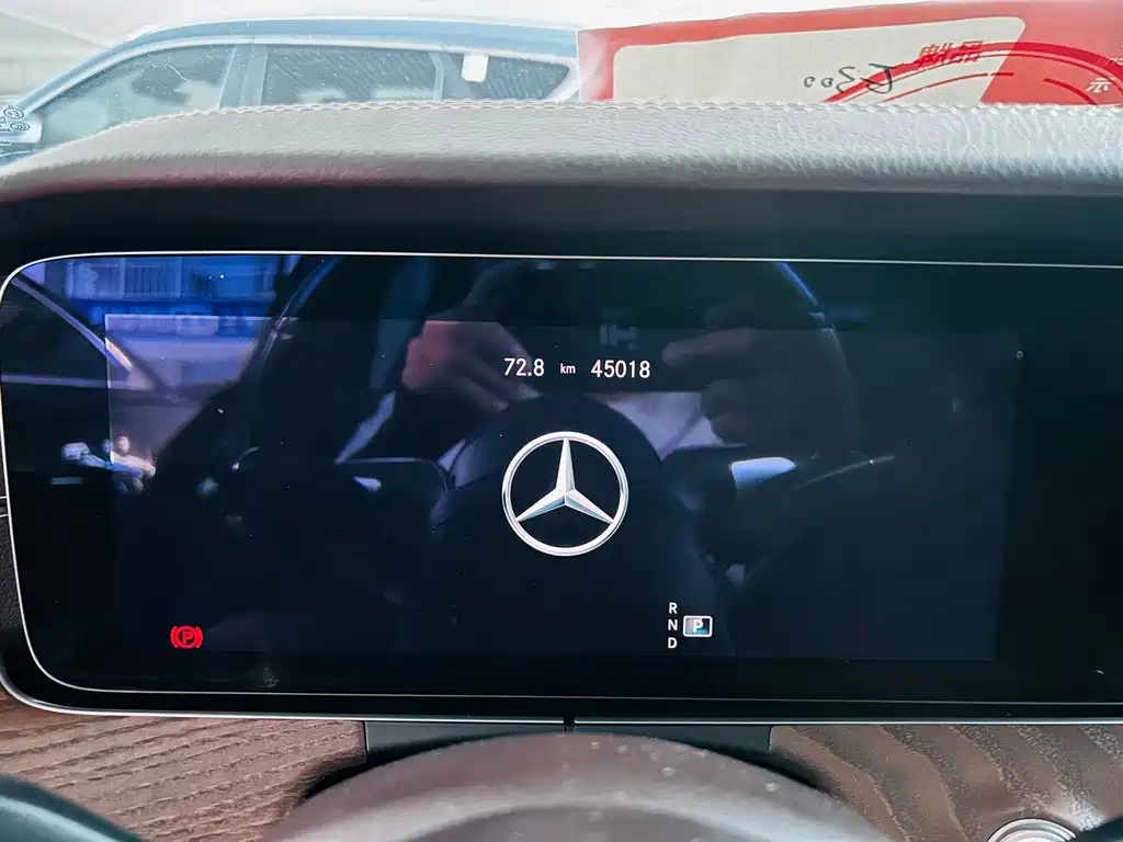 Mercedes-Benz E-Class 2023 — фото 12