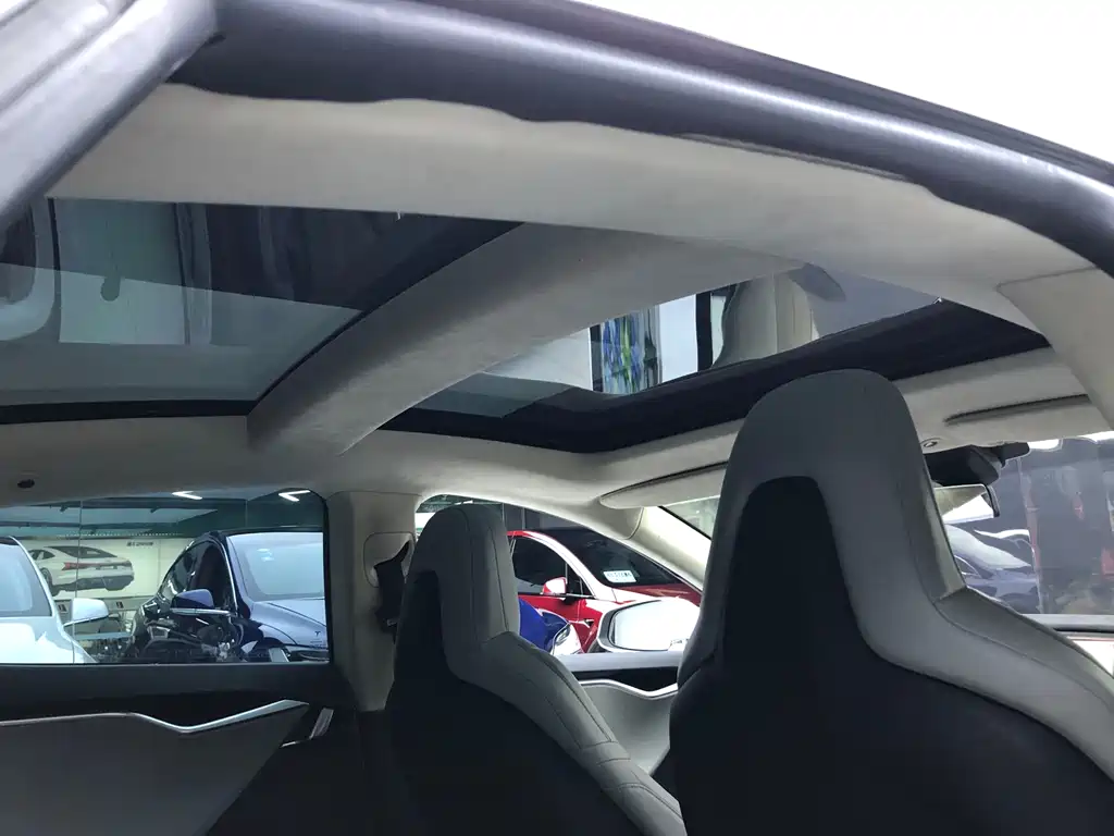 Tesla Model S 2016 — фото 15