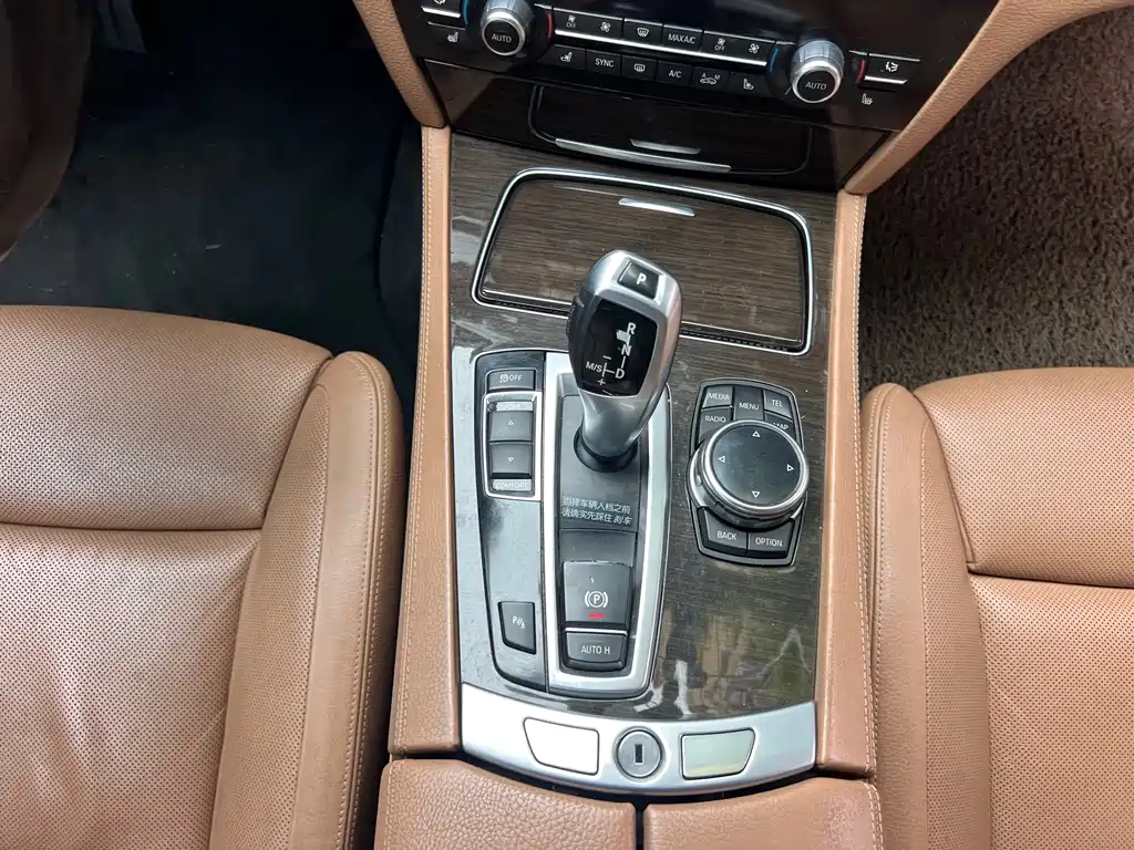 BMW 7 Series 2013 — фото 31