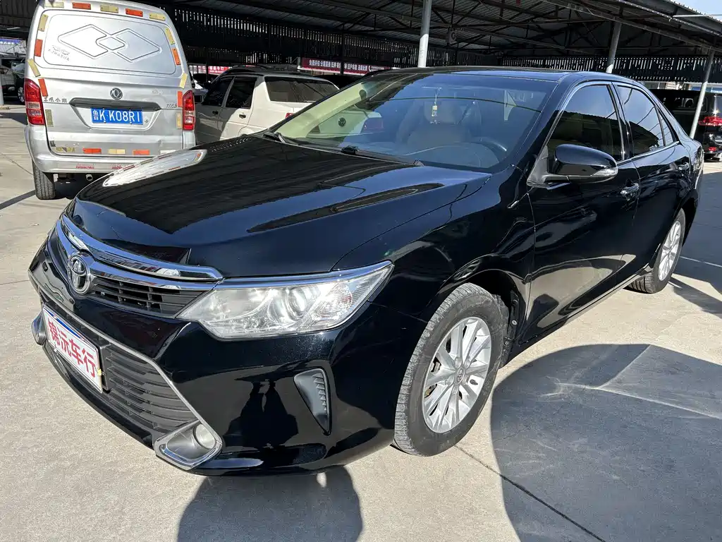 Toyota Camry 2015 — фото 1
