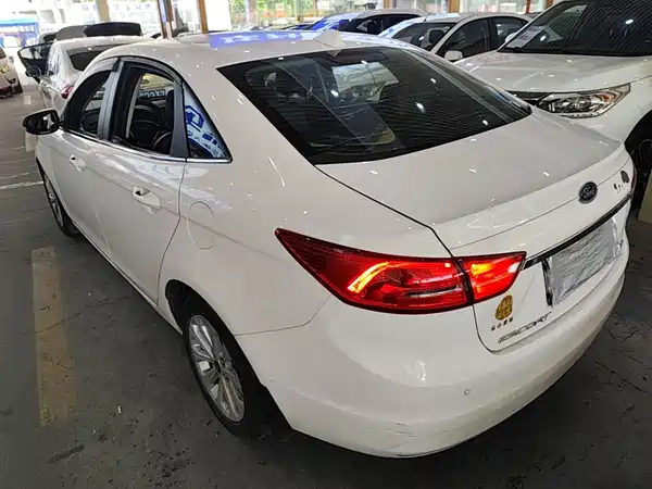 Ford Escort 2015