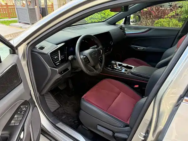 Lexus NX 2024