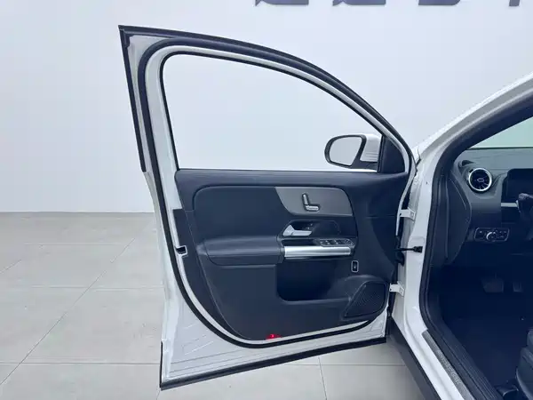 Mercedes-Benz GLA 2025