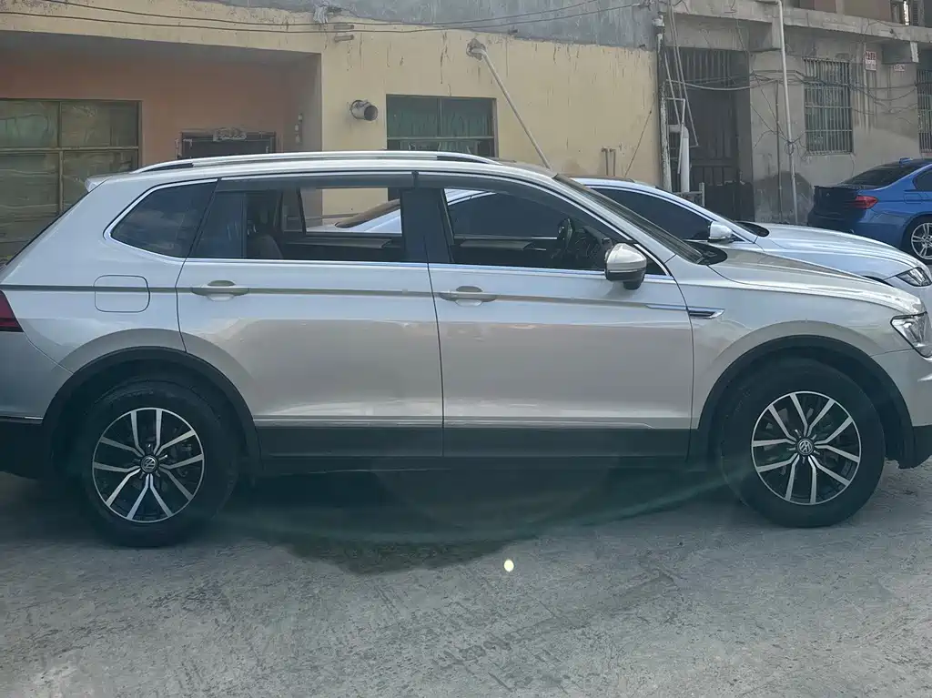 Volkswagen Tiguan L 2017 — фото 3