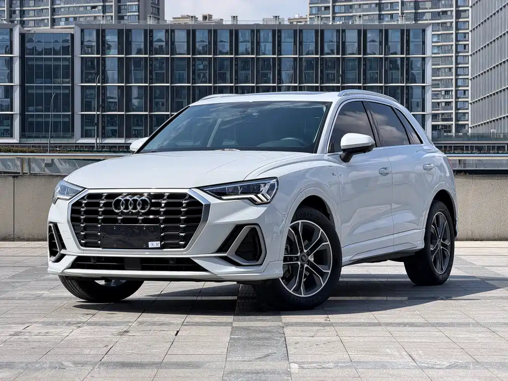 Audi Q3 2021 — фото 1