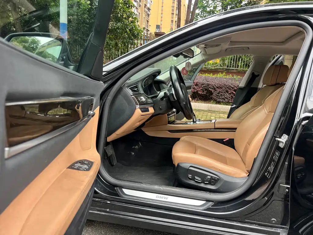 BMW 7 Series 2013 — фото 21