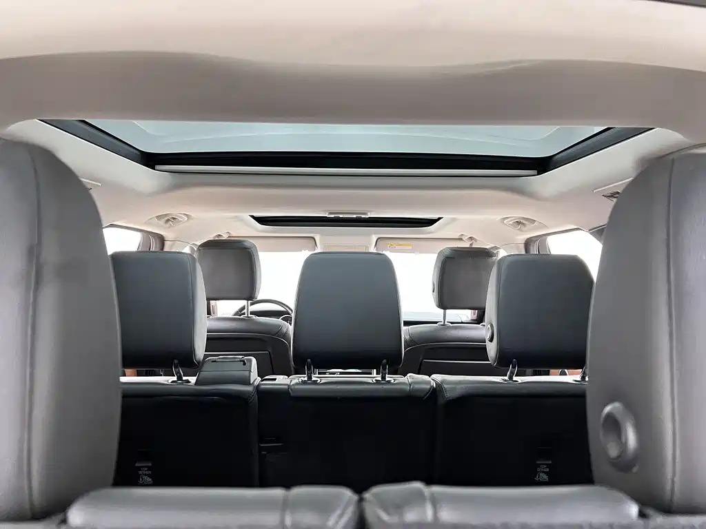 Land Rover Discovery 2018 — фото 19