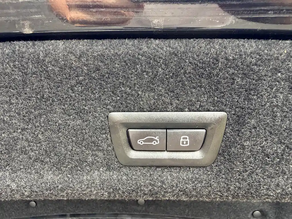 BMW 3 Series 2025 — фото 16
