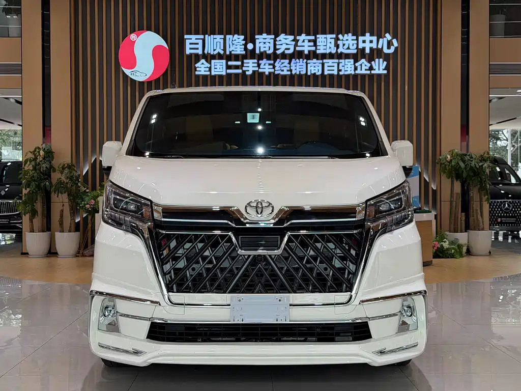 Toyota Hiace 2025 — фото 1