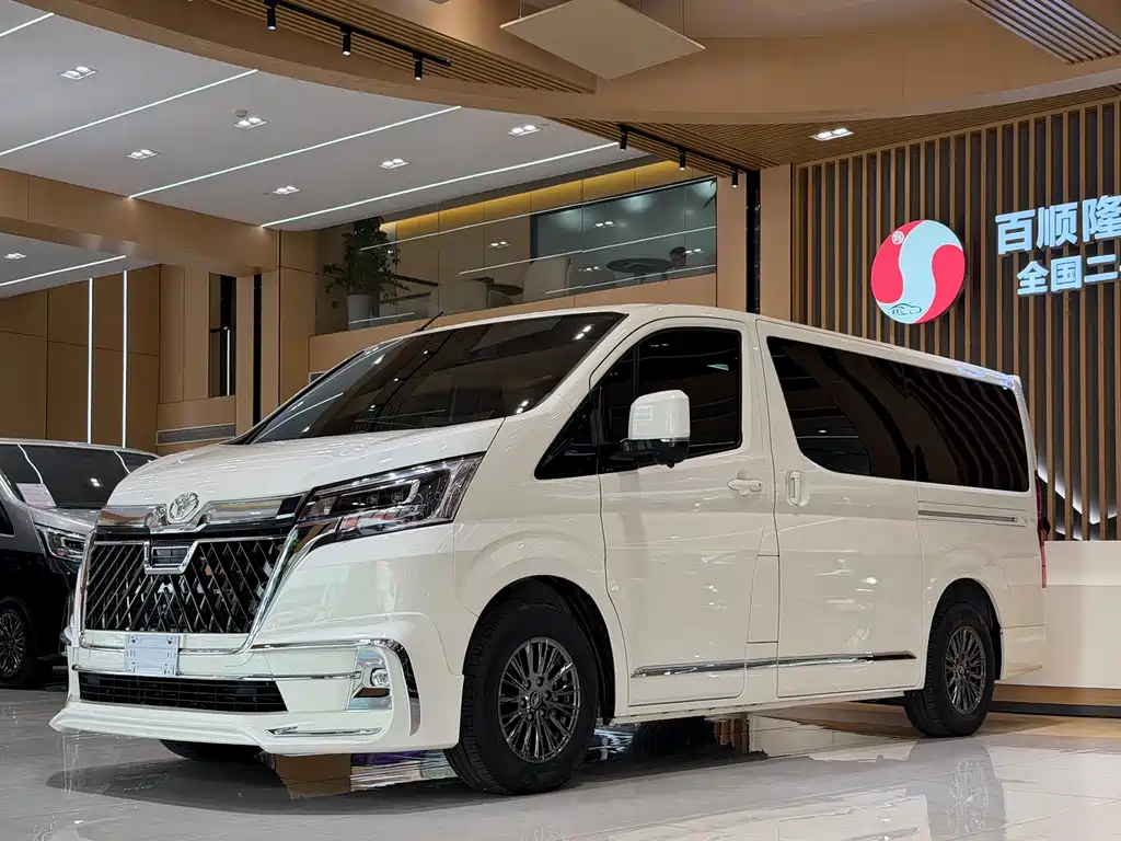 Toyota Hiace 2025 — фото 2