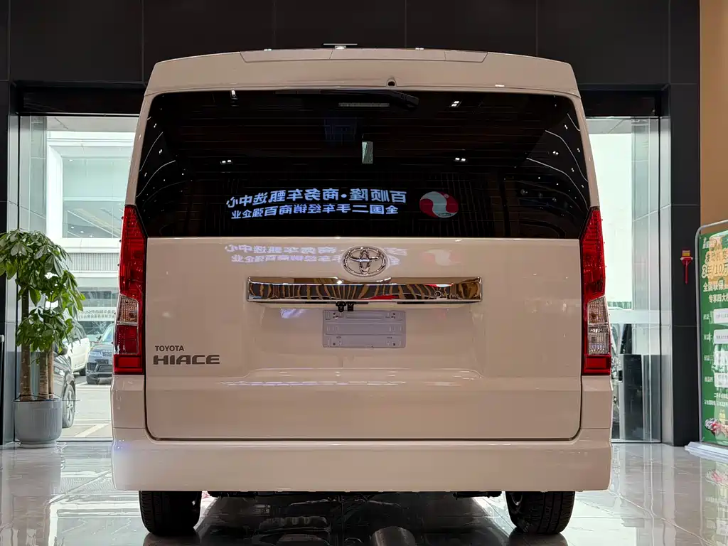Toyota Hiace 2025 — фото 12