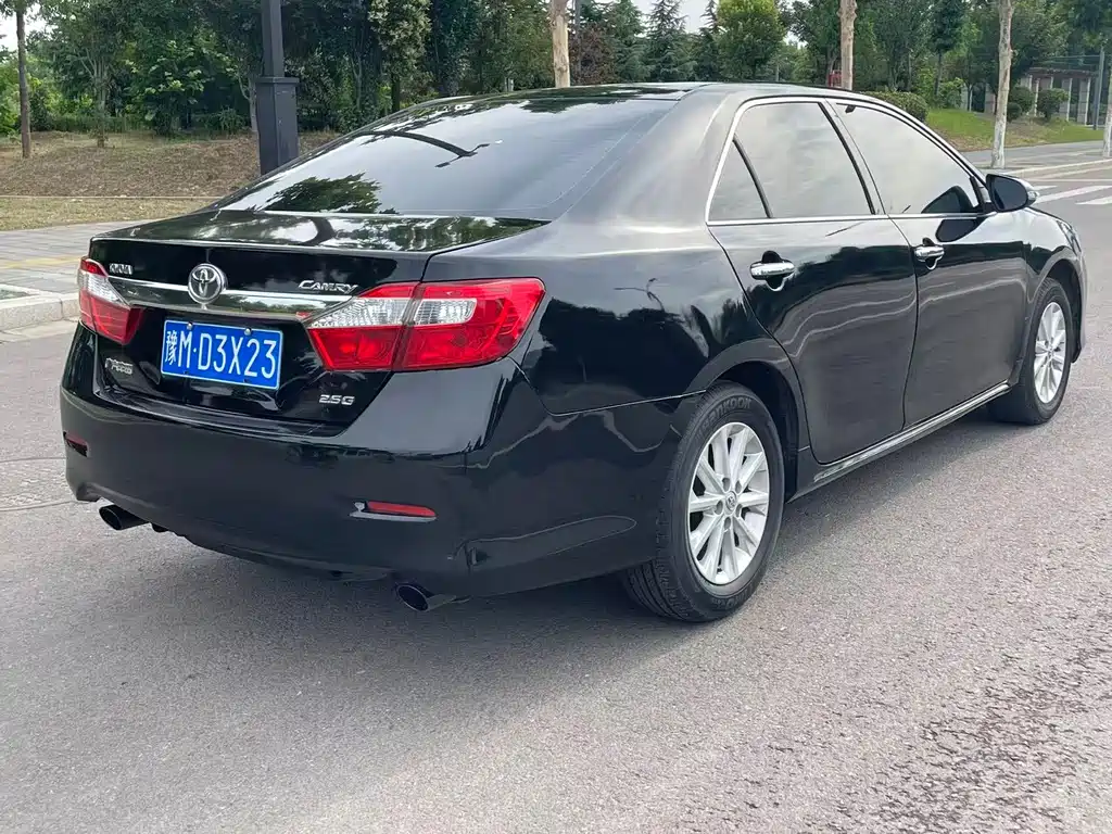 Toyota Camry 2014 — фото 4