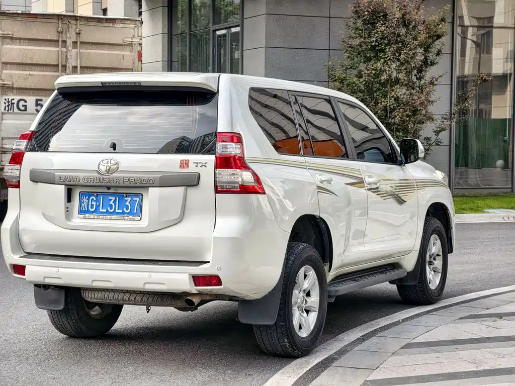 Toyota Prado 2014 — фото 12