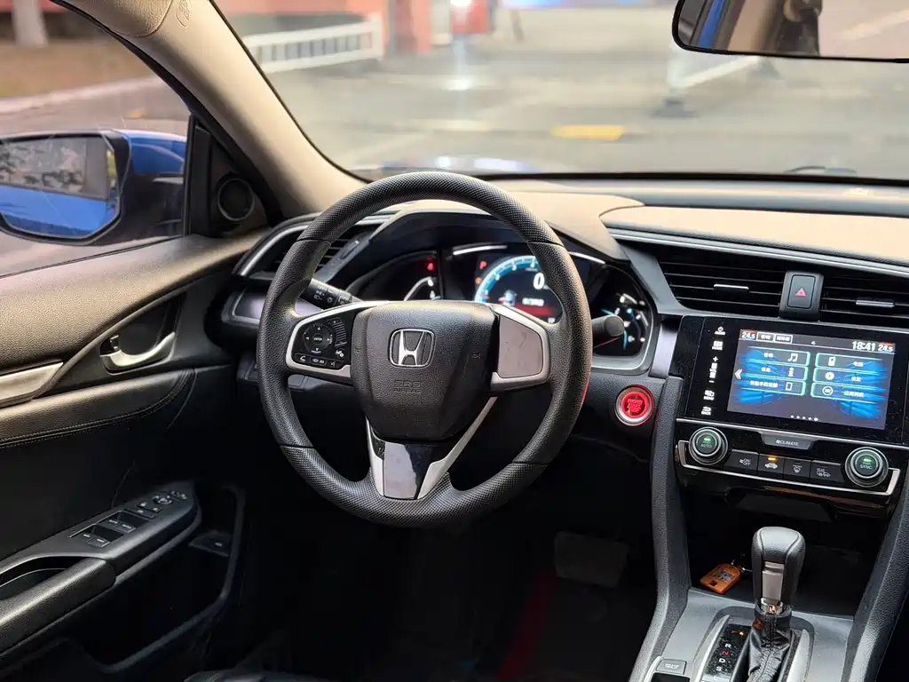 Honda Civic 2018 — фото 10