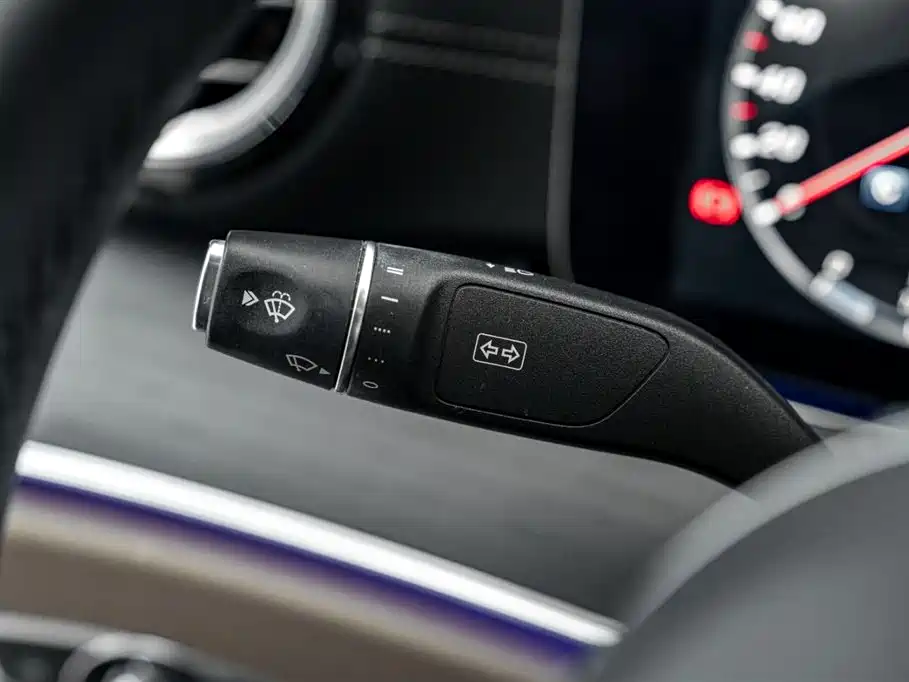 Mercedes-Benz E-Class 2020 — фото 11