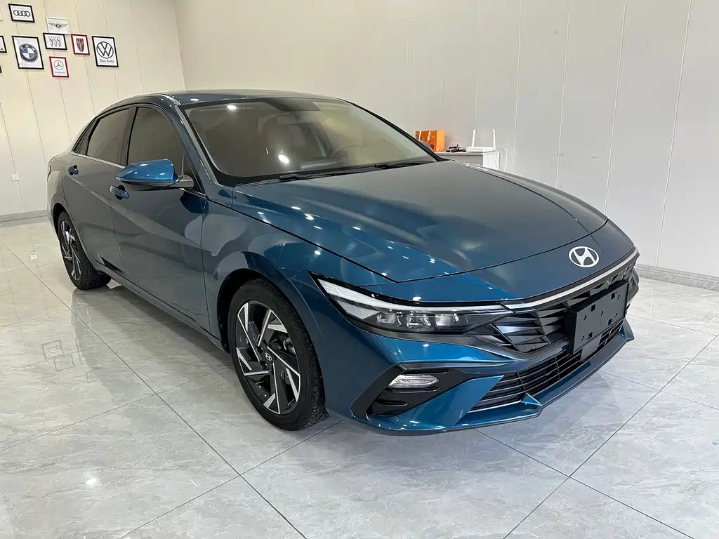 Hyundai Elantra 2023 — фото 3
