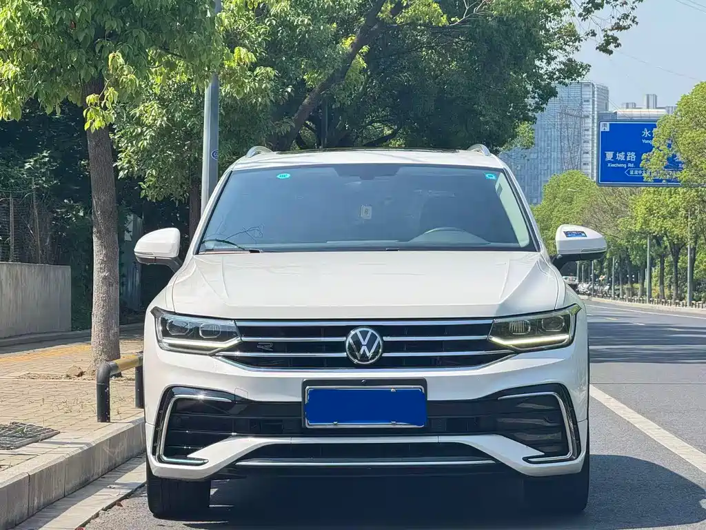 Volkswagen Tiguan L 2023 — фото 2
