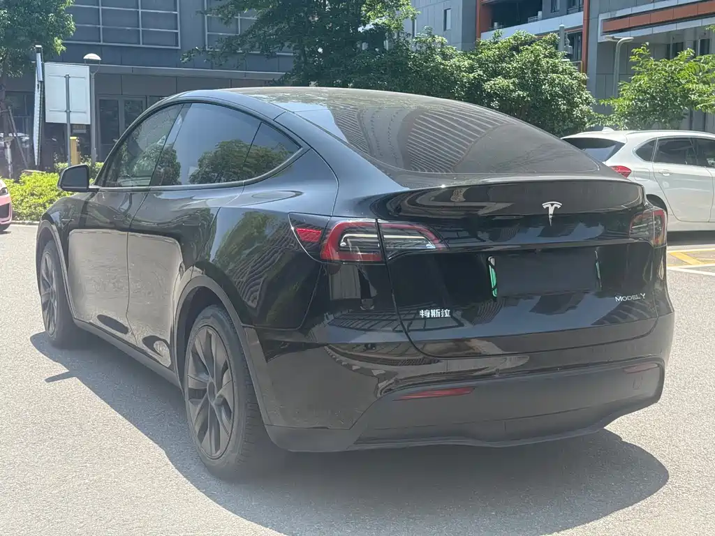 Tesla Model Y 2023 — фото 25