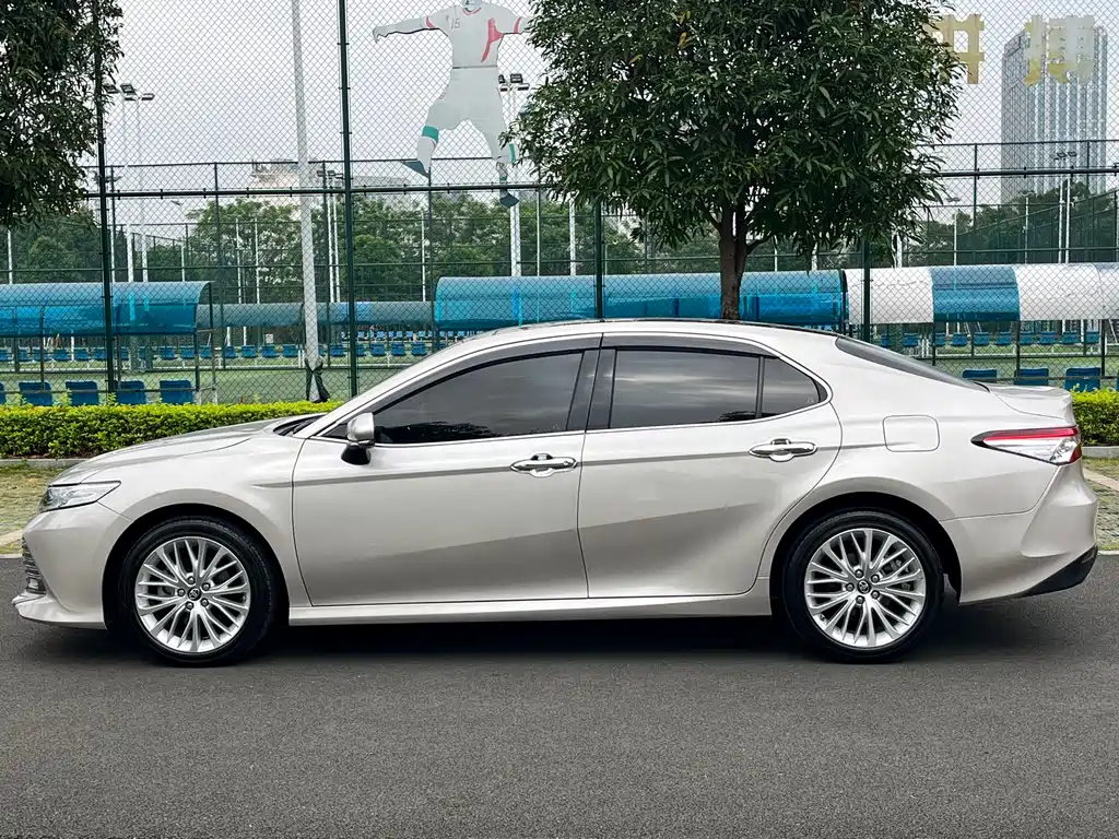 Toyota Camry 2019 — фото 4