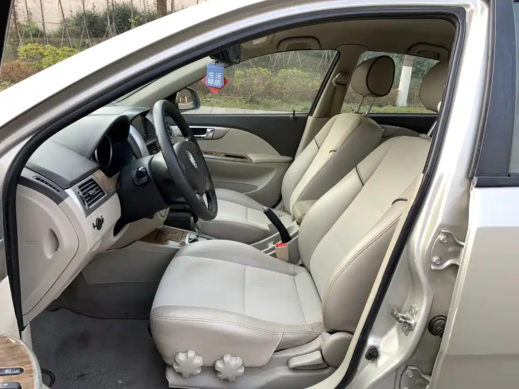 Buick Excelle 2015 — фото 11
