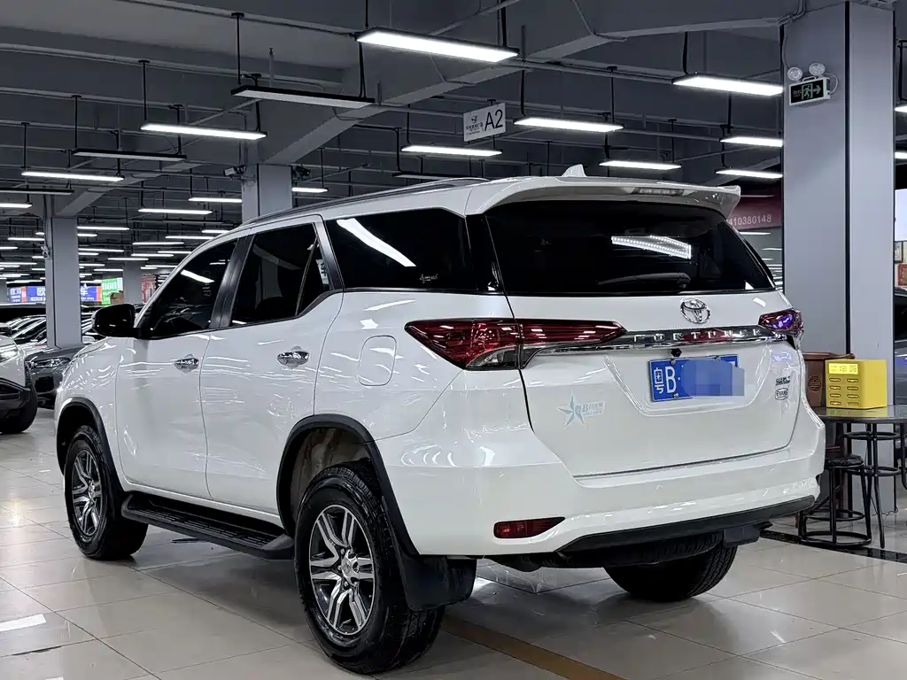 Toyota Fortuner 2017 — фото 3