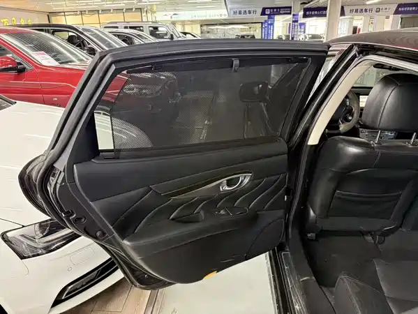 Infiniti Q70 2014