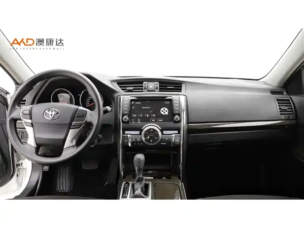 Toyota Reiz 2015