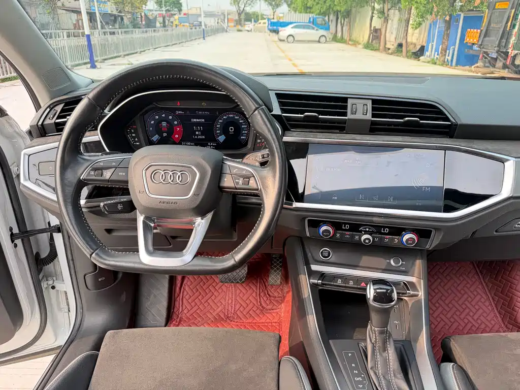 Audi Q3 2021 — фото 16