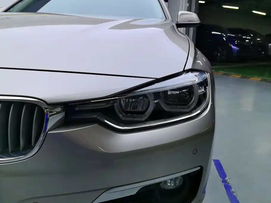BMW 3 Series 2018 — фото 5
