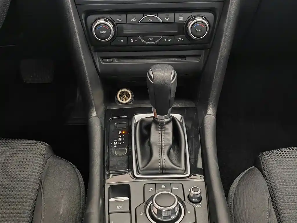 Mazda 3 Axela 2019 — фото 13