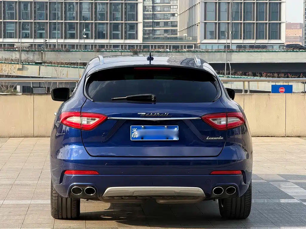 Maserati Levante 2017 — фото 19