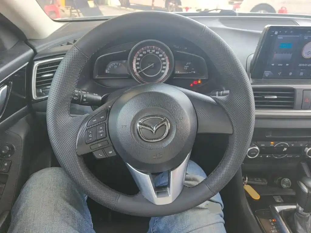 Mazda 3 Axela 2016 — фото 11