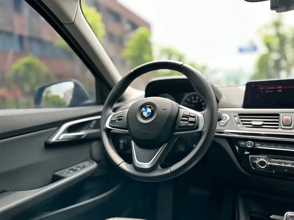 BMW 1 Series 2020 — фото 20