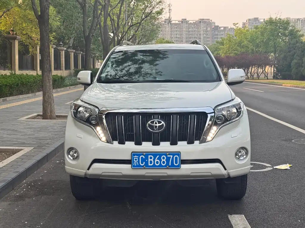 Toyota Prado 2017 — фото 1