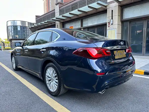 Infiniti Q70 2019