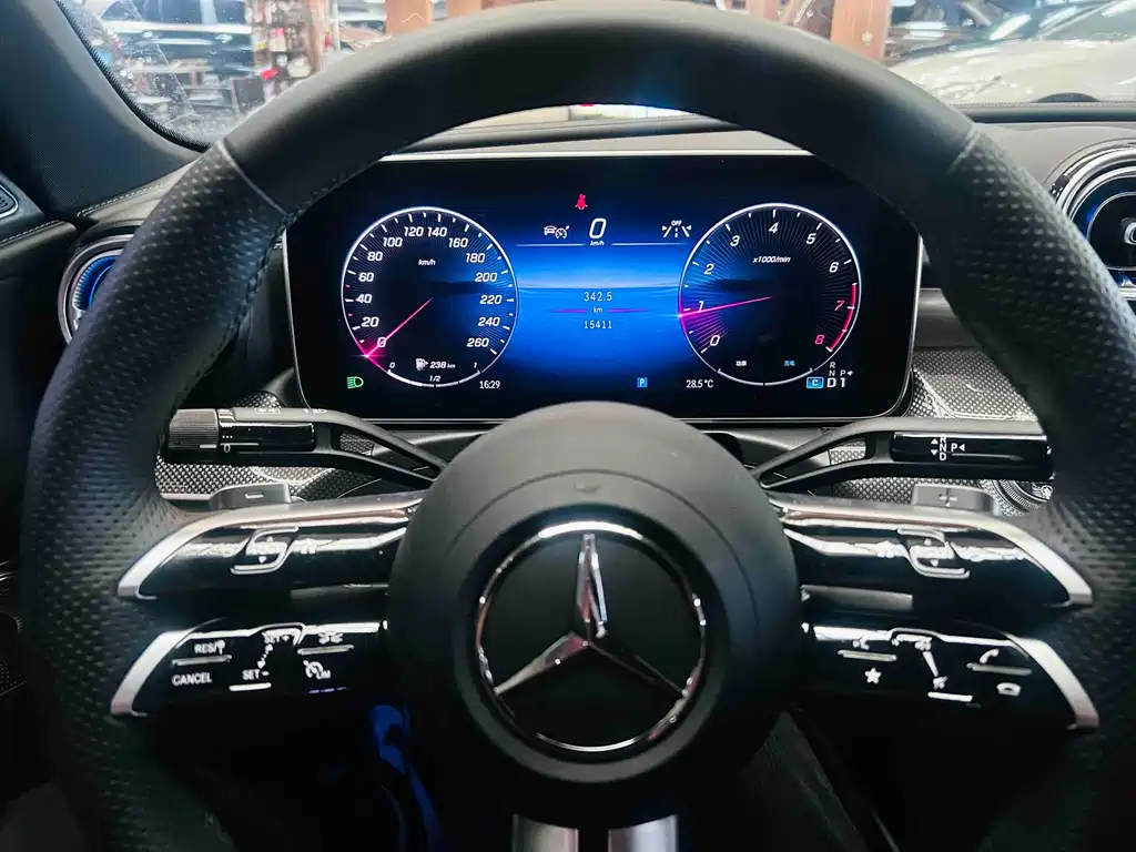 Mercedes-Benz C-Class 2024 — фото 10