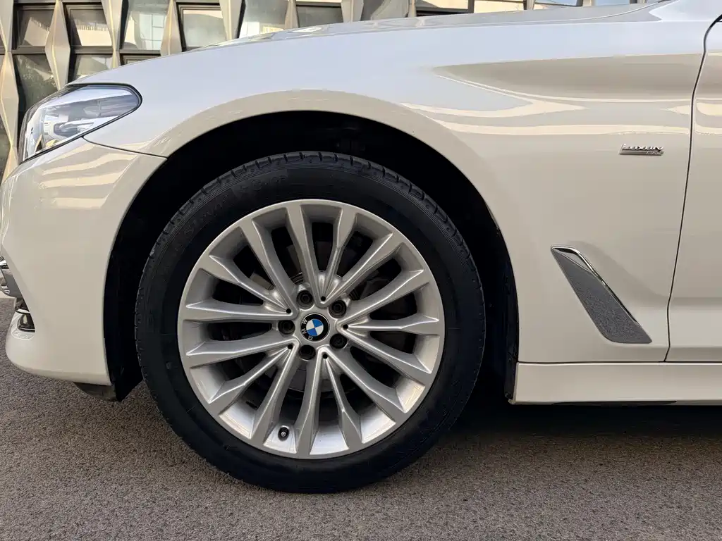 BMW 5 Series 2018 — фото 4