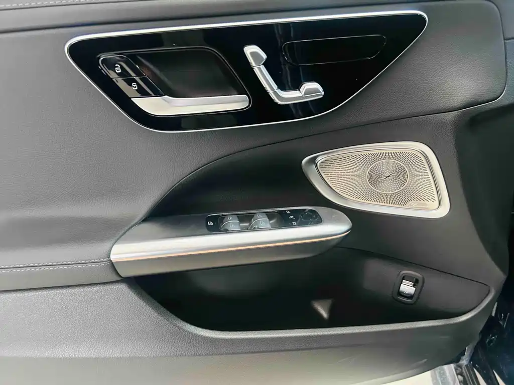 Mercedes-Benz C-Class 2024 — фото 17