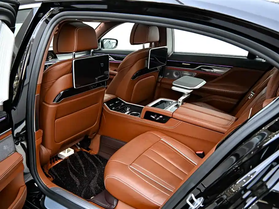 BMW 7 Series 2019 — фото 12