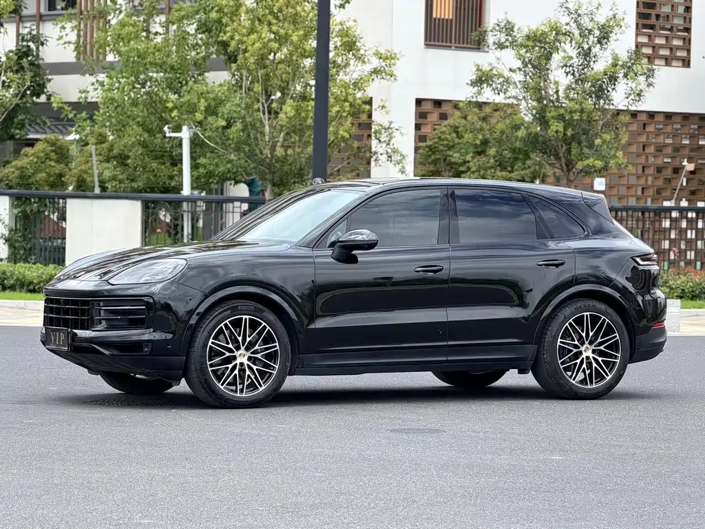 Porsche Cayenne 2024 — фото 1