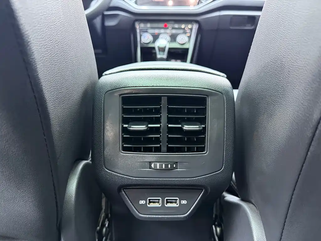Volkswagen T-Roc 2023 — фото 16