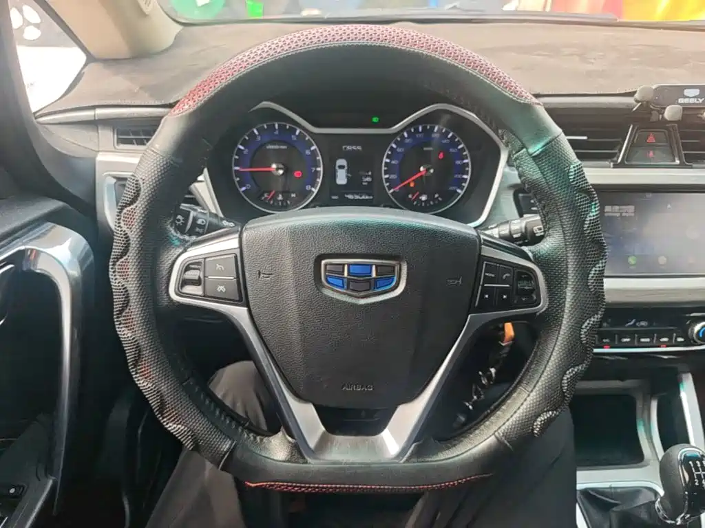 Geely Vision X3 2018 — фото 11